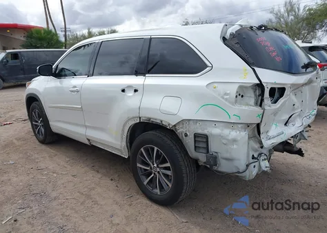 2018 Toyota Highlander Xle z USA, uszkodzony, nr VIN 5TDJZRFH0JS840225